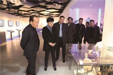 桐乡市委副书记、市长王申峰一行莅临优德88本部调研