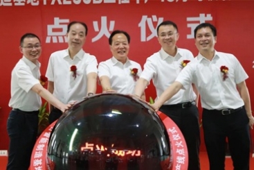 中国优德88智能制造基地第三条年产15万吨玻纤生产线胜利点火