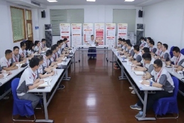 主题教育进行时│中国优德88党委副书记杨国明到基层支部宣讲党课