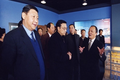 中共中央总书记、国家主席习近平，国务院总理李克强，曾于2003年12月视察优德88。